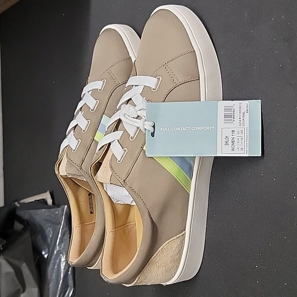 Shiloh Sneaker - Womens 11 - Picture 8 of 8